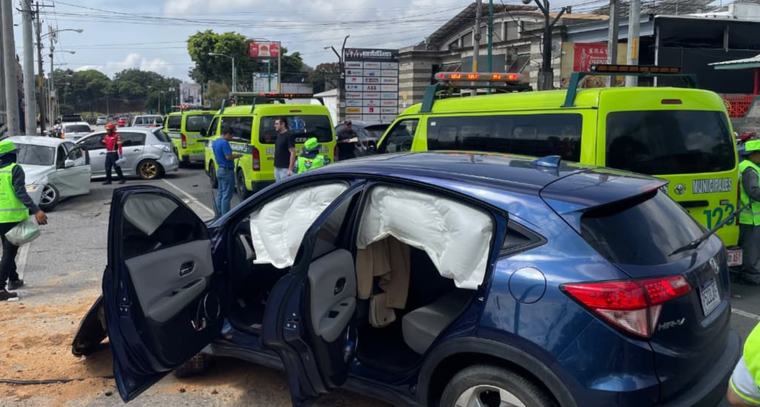 Grave accidente múltiple en zona 9 este domingo