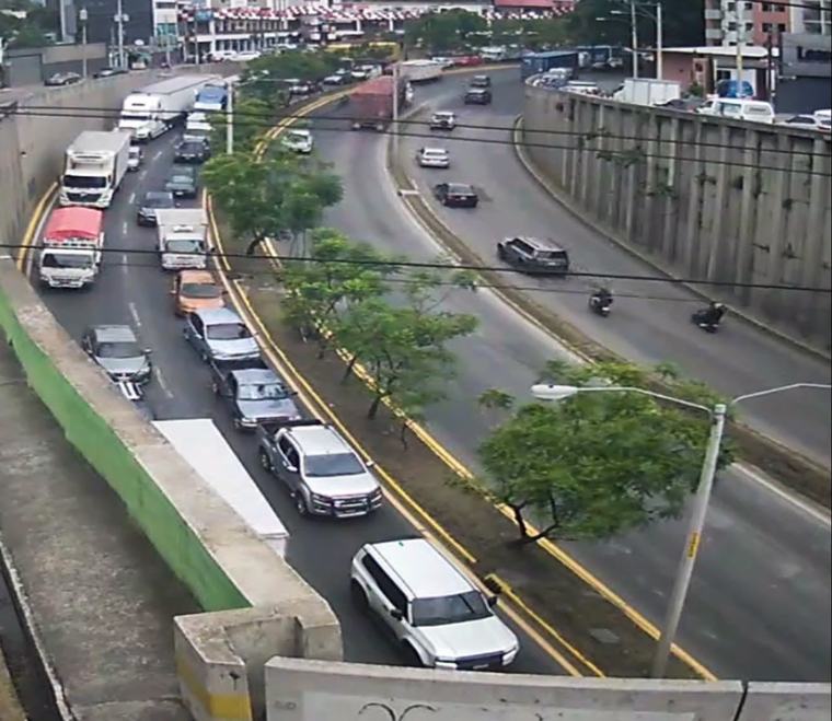 Exámenes de admisión en la USAC provocan tráfico hasta el Periférico