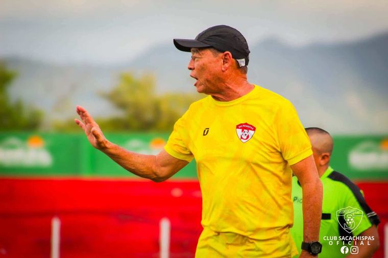 Sacachispas anuncia la salida del técnico Marlon Iván “El Chino” León: esta es la razón