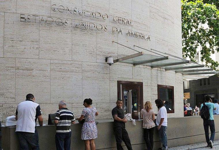 El gobierno de Trump cancela las entrevistas para visas de inmigrantes en los consulados y embajadas de EE.UU. en todo el mundo