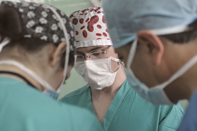 Más de 100 doctores intoxicados tras almorzar en Hospital de México
