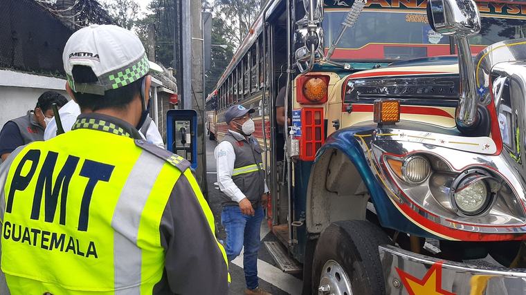 Transportistas anuncian caravana de 100 buses la próxima semana.