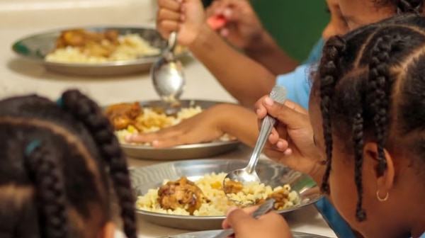 Chapines en Usa Recortes en SNAP ponen en riesgo comidas escolares gratuitas