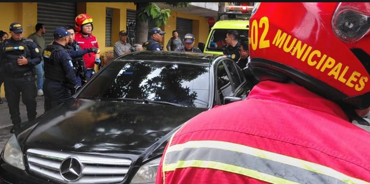 Identifican a padre e hijo heridos en ataque armado en zona 1