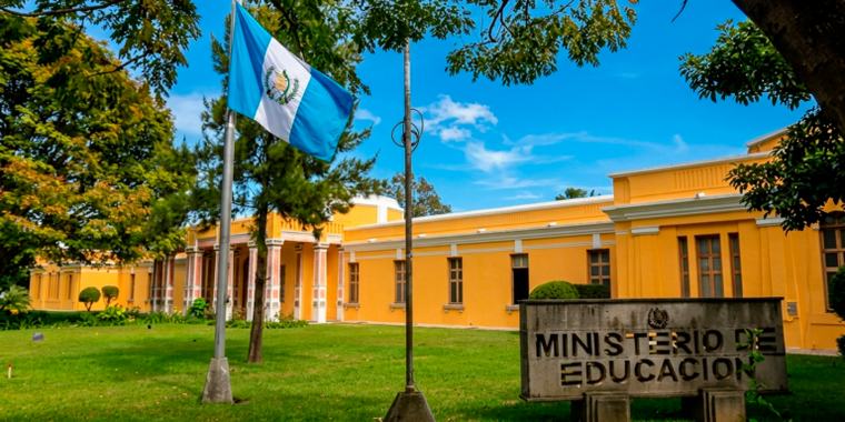 Mineduc da aval a personal de la SAAS