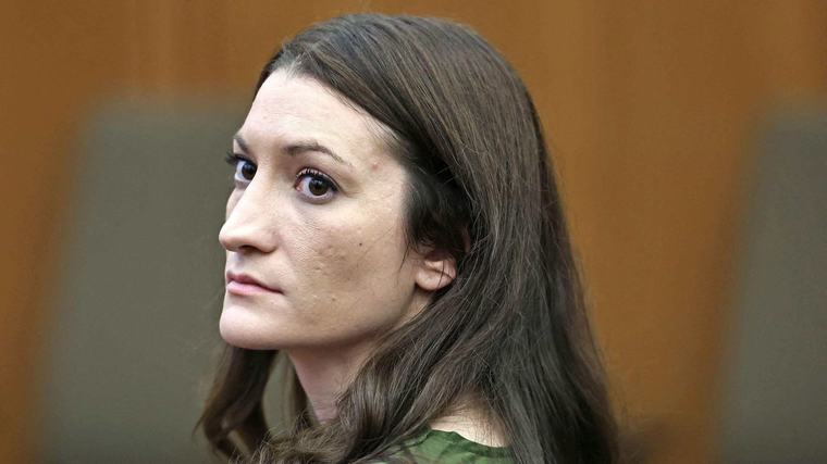 ¿Qué pasará ahora que un juez declaró nulo el juicio contra Lindsay Clancy, la madre acusada de matar a sus tres hijos en EE.UU.?