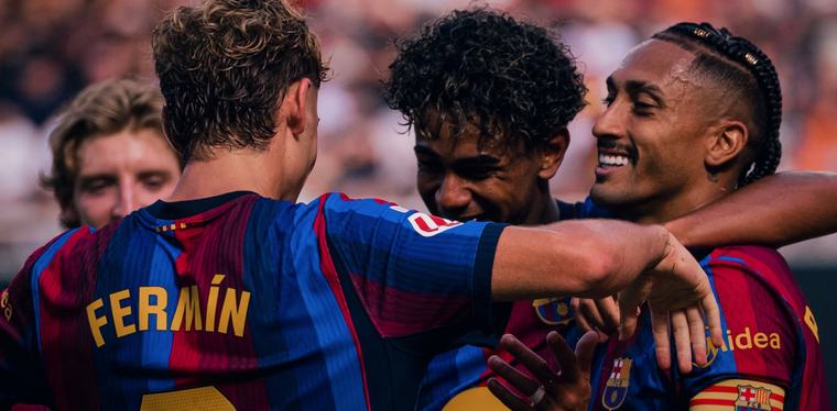 Barcelona aplasta al Valencia y mantiene el paso perfecto en La Liga