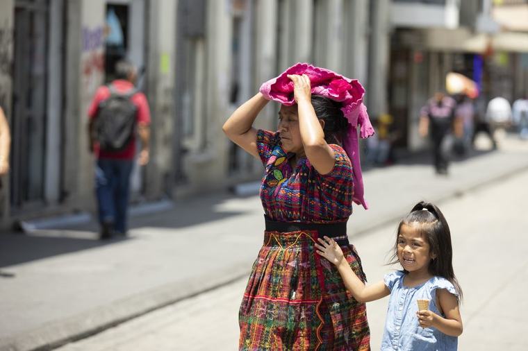 Ambiente cálido y lluvias dispersas este fin de semana en Guatemala