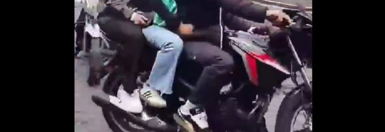 ¿Llevar a tres personas en una moto? Esta es la multa en Guatemala