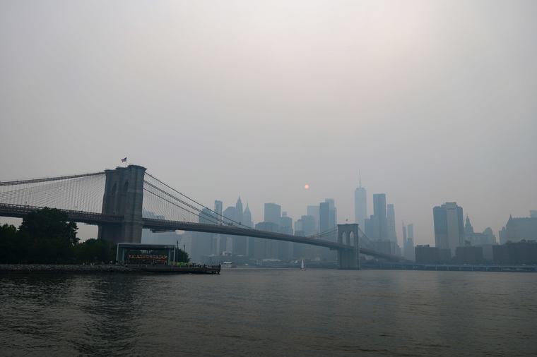 Policía de Nueva York mata a hombre con cuchillo: Así fue la confrontación en el Puente de Brooklyn