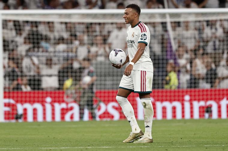 Mourinho elogia a Mbappé tras su triplete: “Le veo con mucha hambre de hacer historia con el Real Madrid”