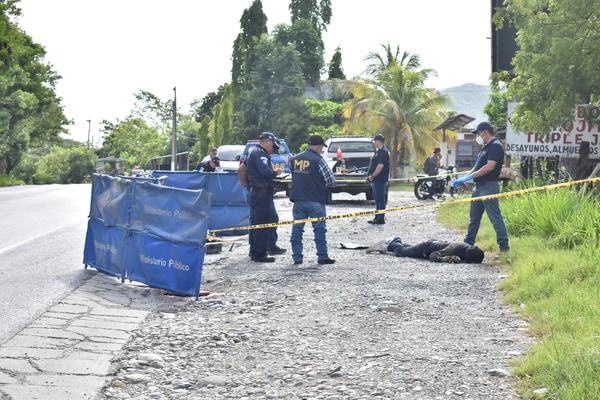 Guatemala Hombre es asesinado a balazos y abandonado en la carretera