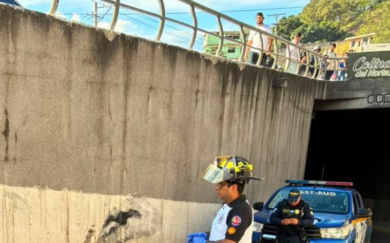 Hombre muere al caer de paso a desnivel en ruta al Atlántico