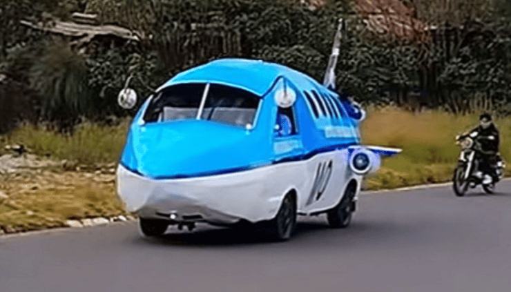VIDEOS: El “carro avión” que recorre San Marcos y acapara las miradas