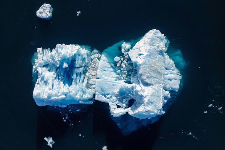 Del tamaño de Manhattan: Qué se sabe del bloque de hielo que se desprendió de un glaciar en Groenlandia