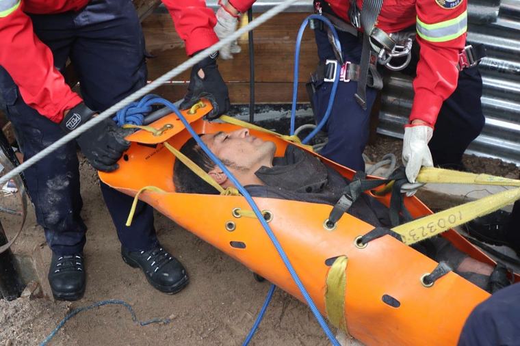Dramático rescate de un hombre que cae a un pozo en la zona 7