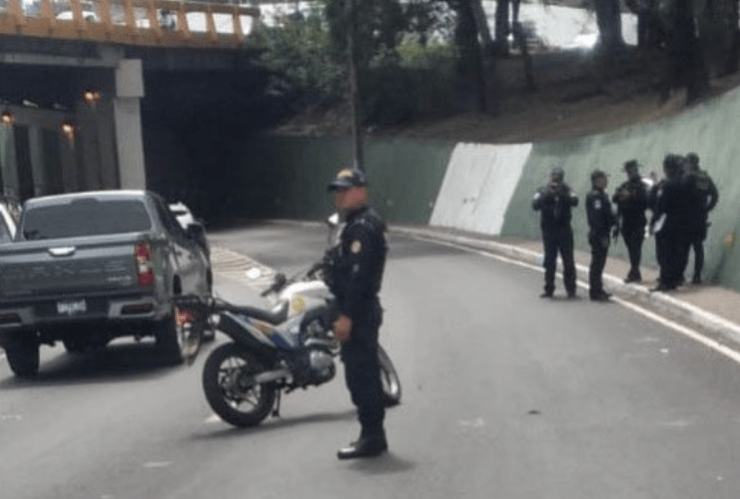 Cierran carril en la Roosevelt tras ataque armado contra ayudante de bus