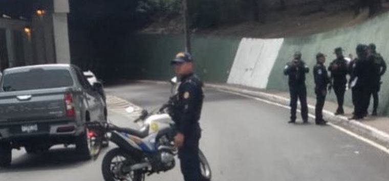PNC cierra paso bajo puente “Las Calaveras” tras ataque armado en zona 7