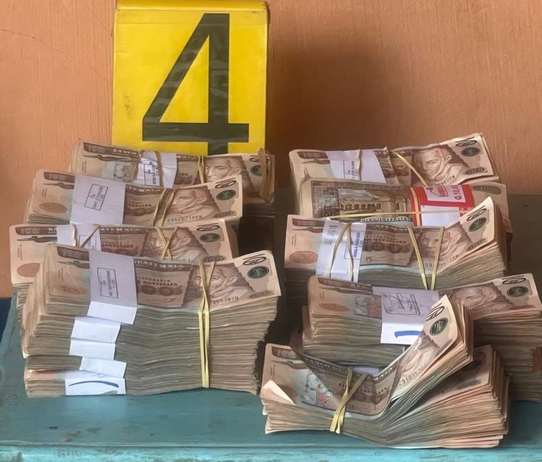 Mujer guardaba más de 800 mil quetzales cerca de la frontera con México